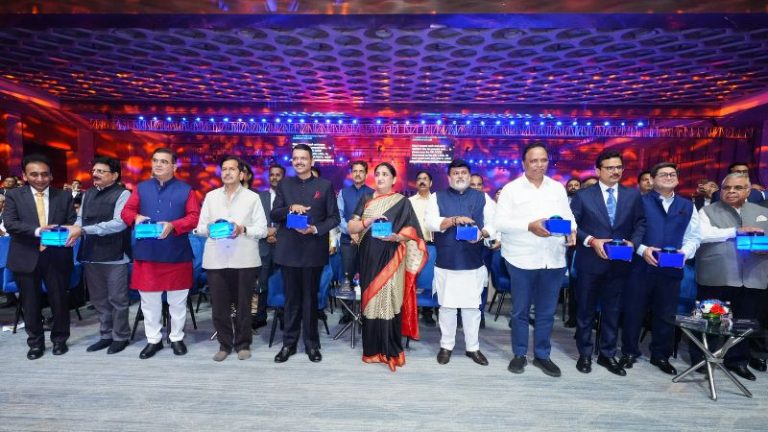 Maharashtra Investment Summit : राज्याच्या विकासाला मोठी गती! इन्व्हेस्टमेंट समिटमध्ये 8.57 लाख कोटींचे सामंजस्य करार