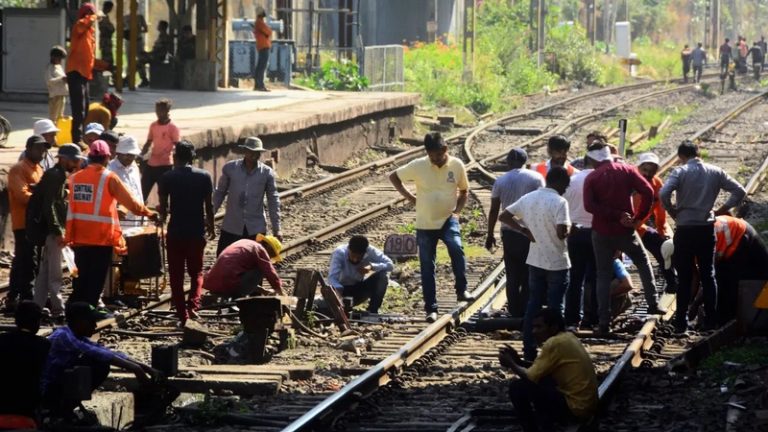 Mumbai Local Megablock: प्रवाशांनो कृपया लक्ष द्या! रविवारी मेगाब्लॉक; कधी, कुठे असेल? जाणून घ्या वेळापत्रक