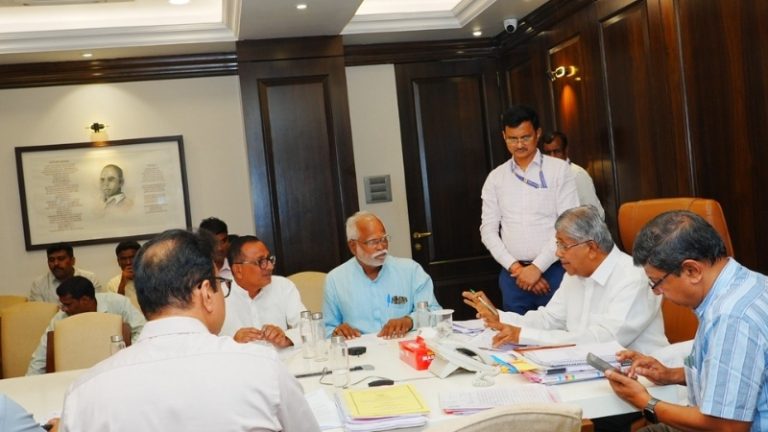 Chandrakant Patil: ग्रंथालयांना दिलासा! राज्यातील १० हजार ३१२ ग्रंथालयांचे अनुदान थेट बँक खात्यात जमा