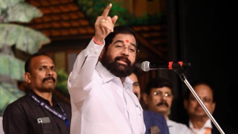 उत्सवातील बचतीतून शेतकऱ्यांना मदत करा; देवी चरणी साकडे घालत उपमुख्यमंत्री एकनाथ शिंदे यांचे आवाहन
