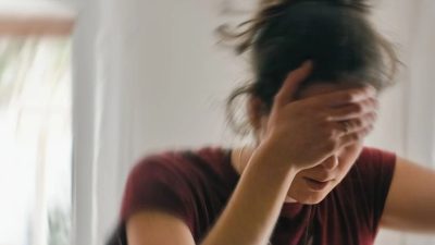 Health Tips : सकाळी अंथरुणातून उठताच चक्कर येते? दुर्लक्ष करू नका; जाणून घ्या कारणं आणि उपाय