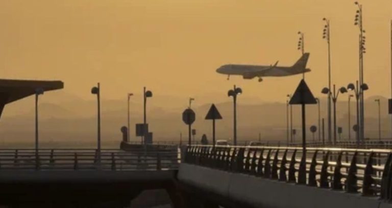 Saudi Arabia Flights : सौदी अरेबियासाठी विमान प्रवासावर निर्बंध; एअर इंडिया, इंडिगो आणि अकासा एअरची उड्डाणे स्थगित, प्रवाशांना परताव्याचा पर्याय