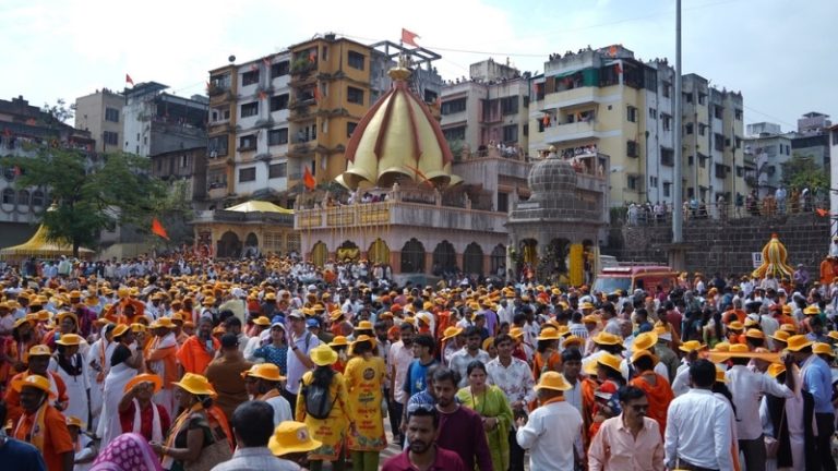 भक्तीरसात न्हाऊन निघालेली नाशिक नगरी; रामकुंडावर उसळली जनसागराची गर्दी