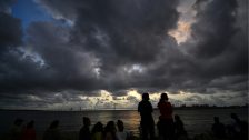 Weather Update : मान्सून गेला, घाम फुटला! महाराष्ट्रात उष्णतेचा तडाखा; 5 जिल्ह्यांसाठी 'यलो अलर्ट' जारी