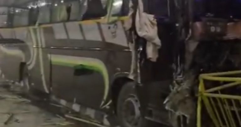 Missing Link accident : मिसिंग लिंकवर अपघातांची मालिका; केळींचा टेम्पो पलटी, बस-ट्रक धडकेत 6 ते 7 जण जखमी