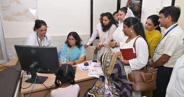 Municipal Hospitals Digital Payment : महानगरपालिका दवाखाने, आपला दवाखाना येथे डिजिटल पेमेंट सुविधा, अतिरिक्त आयुक्त (शहर) प्राजक्ता लवंगारे यांचे निर्देश