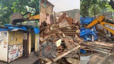 Sewri Encroachment Removal : शिवडी परिसरातील पदपथांवरील ०७ अनधिकृत दुकाने, १५ तात्पुरते शेडवर कारवाई