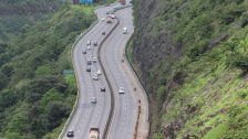 Mumbai-Pune News : मुंबई-पुणे द्रुतगती मार्गावरील जोडमार्गावर 1 नोव्हेंबरपासून मालवाहू वाहनांना बंदी; नवीन वाहतूक नियम लागू