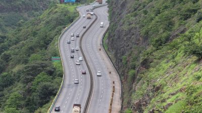 Mumbai-Pune News : मुंबई-पुणे द्रुतगती मार्गावरील जोडमार्गावर 1 नोव्हेंबरपासून मालवाहू वाहनांना बंदी; नवीन वाहतूक नियम लागू