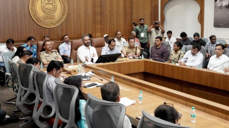 सिंहस्थ महाकुंभमेळ्याच्या पार्श्वभूमीवर आयुक्त शेखर सिंह यांची आढावा बैठक, प्रत्येक बाबींचे सूक्ष्म नियोजन करण्याचे दिले आदेश