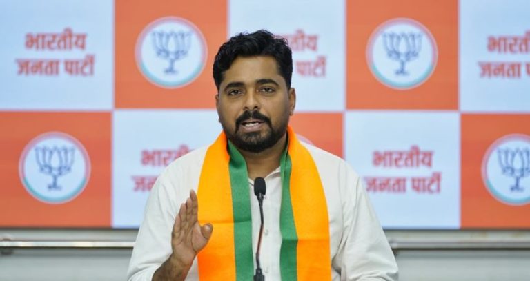 Pune MPSC Protest : ‘रोहित पवारांनी आधी संविधानाचा अभ्यास करावा’; MPSC अध्यक्षांच्या राजीनाम्यावर नवनाथ बन यांचा टोला