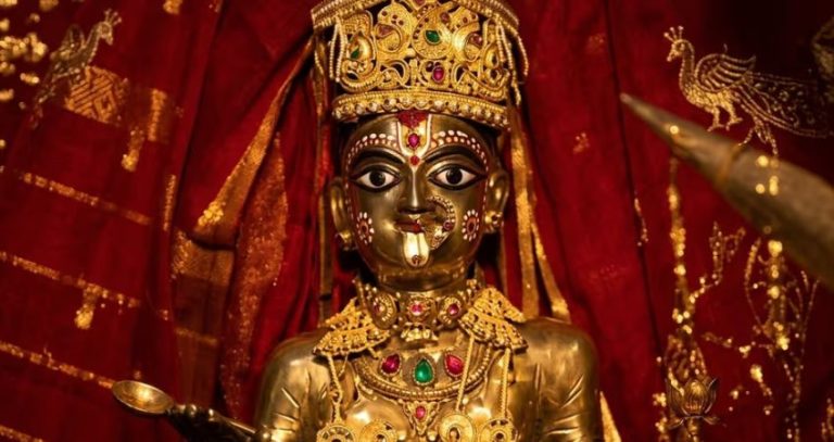 Navratri 2026 : शारदीय नवरात्री २०२६ : जिथे ३६५ पैकी ३६० दिवस बँक लॉकरमध्ये आराम करतात माता दुर्गा; ४०० वर्षे जुनी परंपरा!