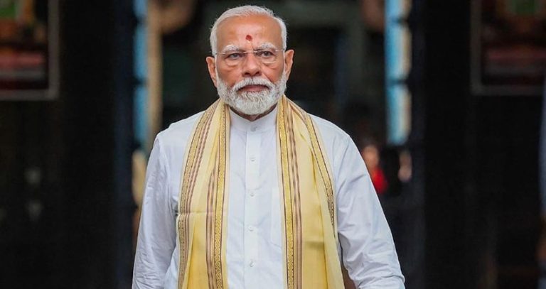 Nitesh Rane : पंतप्रधान मोदींच्या २५ वर्षांच्या सेवाकार्याला मंत्री नितेश राणेंनी दिल्या शुभेच्छा!