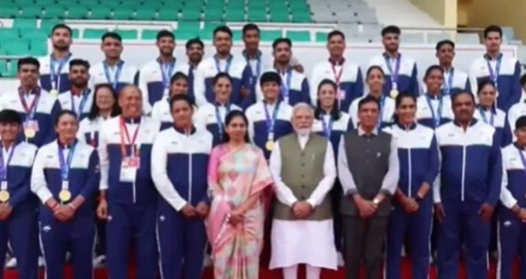 PM Modi : सुवर्णपदकाची ऐतिहासिक कमाई! जपानमधील विजयानंतर पंतप्रधान मोदींनी घेतली भारतीय क्रिकेट संघांची भेट