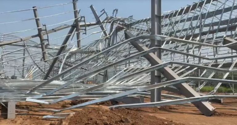 Raigad Shed Collapse : रायगडमध्ये मोठी दुर्घटना : खालापूरजवळ लॉजिस्टिक वेअरहाऊसचे शेड कोसळले; २० ते २५ कामगार अडकल्याची किंवा जखमी झाल्याची भीती