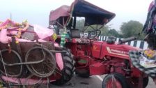 Saharanpur Accident : सहारनपुरमध्ये काळाचा घाला! शाकुंभरी देवीची ज्योत घेऊन येणाऱ्या ट्रॅक्टर-ट्रॉलीला कंटेनरची धडक; ४ जणांचा जागीच मृत्यू, १२ गंभीर जखमी