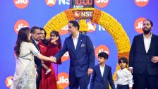 Jio Platforms IPO Listing 2026: जिओ प्लॅटफॉर्म्सची शेअर बाजारात ऐतिहासिक एंट्री; अंबानी कुटुंबाचा आनंद गगनात!