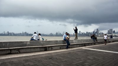 मुंबईत सलग दुसऱ्या दिवशी पावसाची हजेरी; तापमानात वाढ, काही भागांत हवेची गुणवत्ता खालावली!