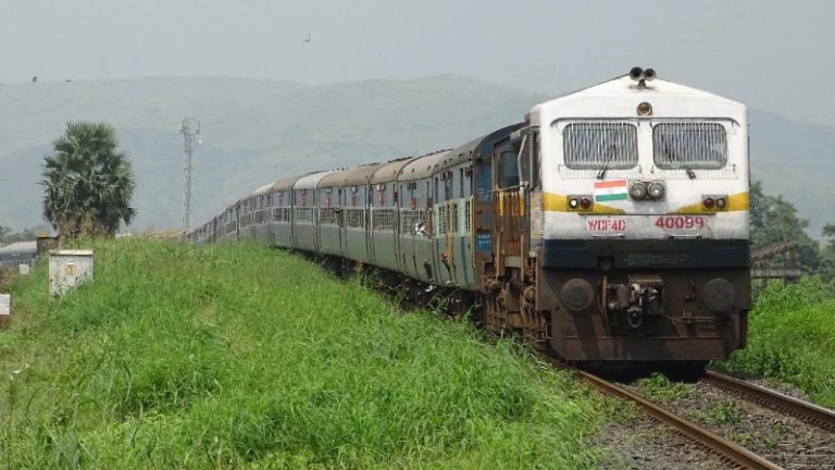 कोकणवासीयांनो, सावंतवाडी- मुंबई CSMT ट्रेनच्या वेळेमध्ये बदल; कधीपासून लागू होणार नवा टाइम टेबल?