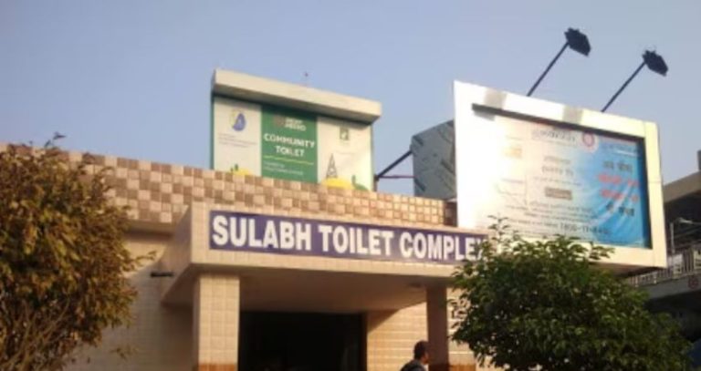BMC Toilet Charges : आता लघुशंकेसाठीही पैसा मोजा, सार्वजनिक शौचालयाच्या विद्यमान शुल्कांत होणार वाढ