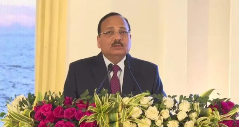 CJI Surya Kant Advice to Young Lawyers : केवळ कायदेतज्ज्ञ बनू नका, तर समाजाचे 'संदेशवाहक' व्हा; सरन्यायाधीश सूर्यकांत यांचे युवा वकिलांना आवाहन