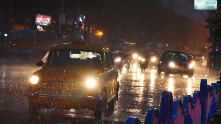 Weather Alert: हवामानाचा मोठा इशारा! उद्या 16 राज्यांत पावसाचा रेड अलर्ट, नागरिकांना सतर्कतेचा इशारा