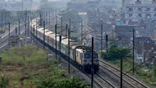 प्रेतासोबत 12 तासांचा प्रवास! गीतांजली एक्स्प्रेसमध्ये कँसरग्रस्त यात्रेकरूचा मृत्यूनंतर धक्कादायक प्रकार, तक्रार केली पण...