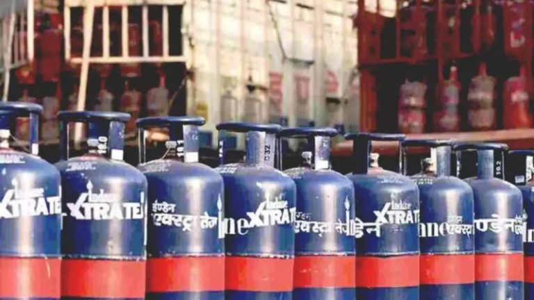 LPG Cylinder Price: ऑक्टोबरच्या पहिल्याच दिवशी कमर्शियल सिलेंडर महाग; घरगुती गॅसचे दर स्थिर