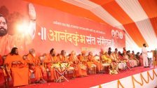 13 आखाड्यांतील संत- महंतांच्या जेवणाची जबाबदारी शिवसेना घेणार; उपमुख्यमंत्री शिंदेंनी संत संमेलनात केली घोषणा
