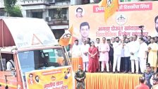 Eknath Shinde : ‘शेतकऱ्यांची दिवाळी काळी होऊ देणार नाही’; दुष्काळग्रस्तांसाठी ठाण्यातून मदतीचे शेकडो ट्रक रवाना ; उपमुख्यमंत्री एकनाथ शिंदे यांनी मदत साहित्याला दाखवला भगवा झेंडा