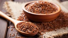 Flaxseed Gel for Hair : केसांसाठी जवसाचं जेल ठरेल फायदेशीर? घरच्या घरी बनवा नैसर्गिक जेल आणि मिळवा मऊ, चमकदार केस!