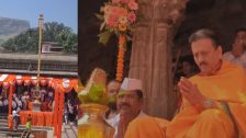 Nashik Kumbh Mela :  कुशावर्त तीर्थावर ३१ फूट उंच भव्य ध्वजस्तंभाचे पालकमंत्री गिरीश महाजन यांच्या हस्ते पूजन