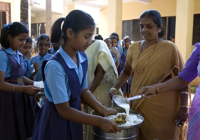 Mid Day Meal : महापालिका शाळांमधील खिचडी वाटपावर प्रश्नचिन्ह