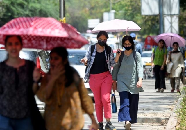 Mumbai Weather: पुन्हा छत्री काढा! शनिवार- रविवार मुंबईकरांसाठी धोकादायक, पुढचे 48 तासांसाठी हवामान विभागाचा रेड अलर्ट