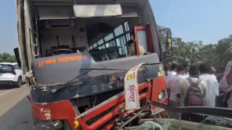 Nashik : ओझर-पिंपळगाव महामार्गावर एसटी बसचा भीषण अपघात, अनेक प्रवासी जखमी