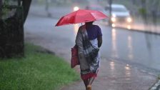 Maharashtra Weather : दक्षिण भारतात मुसळधार पावसाचा इशारा; महाराष्ट्रात उष्णता आणि दमट हवामान कायम