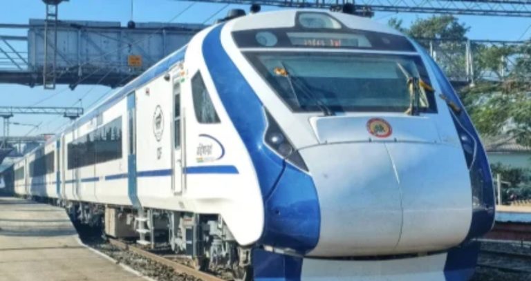 Manmad Junction : प्रवाशांसाठी आनंदाची बातमी! मुंबई-शिर्डी वंदे भारतला मनमाडमध्ये अधिकृत थांबा